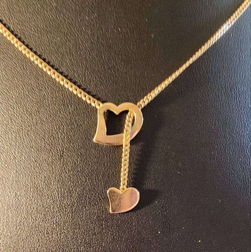 Avon Goldtone Double Heart Pendant Necklace - Picture 10 of 11